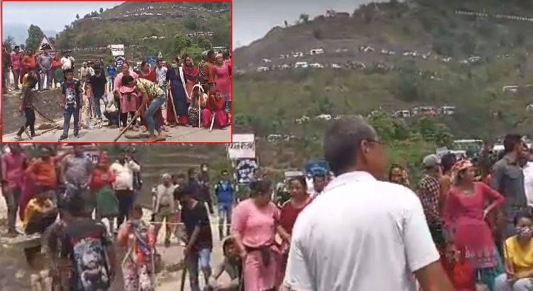 सिन्धुलीमा बन्दकर्ताकाे आक्रमणमा परी ११ जना प्रहरी घाइते