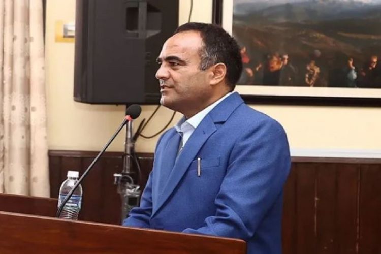 सिंहदरबारमा खादा र मालाको लर्को छोडेर उद्धार तथा राहतमा लागौँ : नेता महर