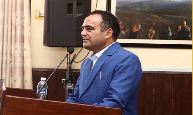 सिंहदरबारमा खादा र मालाको लर्को छोडेर उद्धार तथा राहतमा लागौँ : नेता महर