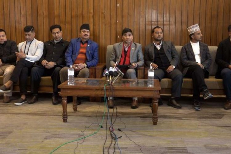 सरकारसँग वैदेशिक रोजगार व्यवसायीले राखे १० बुँदे माग