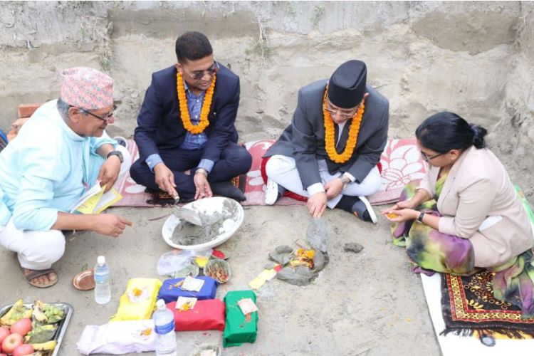 प्रधानमन्त्री दाहालले गरे ‘सिग्नेचर ब्रिज’ को शिलान्याश, सवारी चाप व्यवस्थित हुने विश्वास 