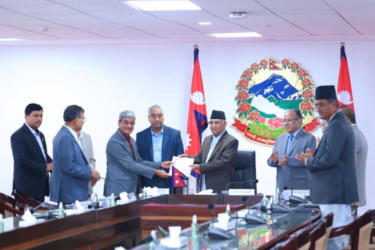  कार्यदलले शिर्ष नेतालाई बुझायो सङ्क्रमणकालीन न्यायसम्बन्धी प्रतिवेदन