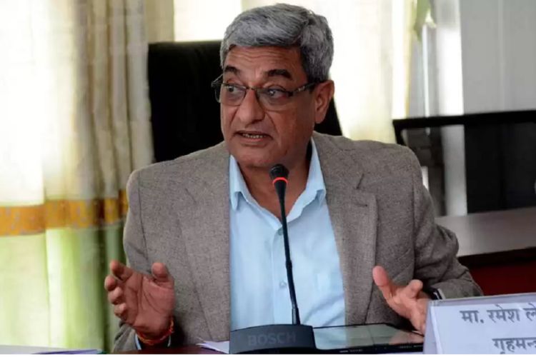 कुनै हालतमा लक्ष्यअनुसार राजश्व उठाउनुपर्छ : गृहमन्त्री लेखक