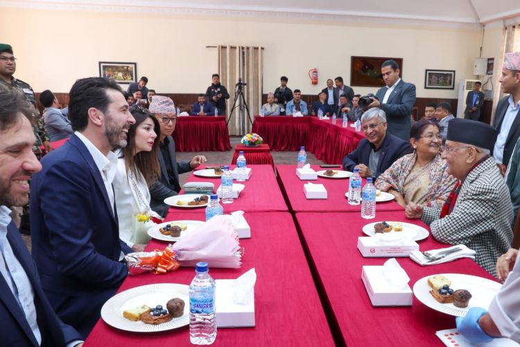  प्रधानमन्त्रीसँग अन्तर्राष्ट्रिय गोलरक्षक बुफनको भेट