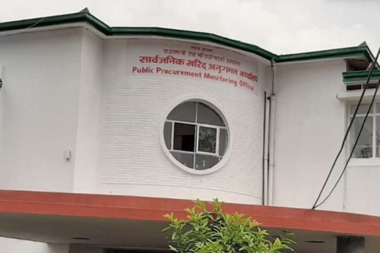 तीन निर्माण कम्पनी परे कालोसूचीमा