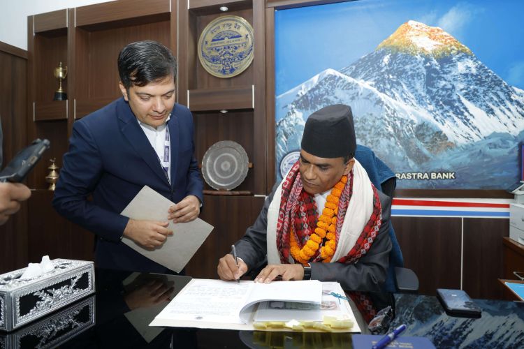 नवनियुक्त गभर्नर प्रा.डा. विश्वनाथ पौडेलद्वारा पदभार ग्रहण, वित्तीय क्षेत्र गतिशील बनाउने मुख्य चुनौती