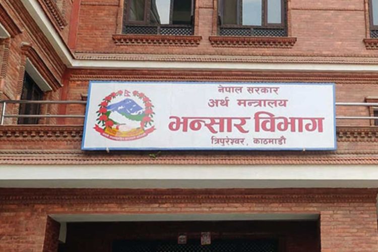 ११ महिनामा ३३ अर्बका साढे २८ हजार ईभी गाडी भित्रिए