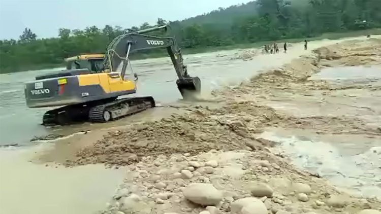 विनयी खोलाको डाइभर्सन बग्यो, यातायात प्रभावित