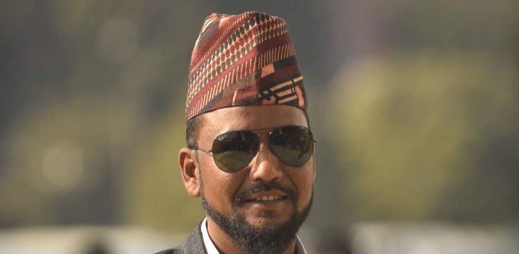 नाउपा राज्यमन्त्री अरूणकुमार चौधरीले आज राजीनामा बुझाउँदै