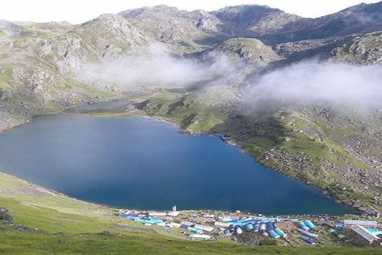 रसुवाकाे गोसाइँकुण्ड मार्गका चार ठाउँमा स्वास्थ्य शिविर