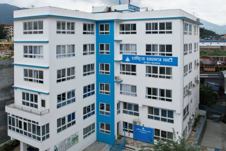 रूपन्देही ३ मा उम्मेदवार हुन आवेदन दिएकाहरूसँग छलफल गर्दै रास्वपा