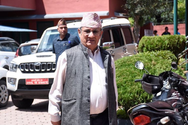 उपसभामुखलाई हटाउन हस्ताक्षर गरेर फर्किंदै सांसदहरू