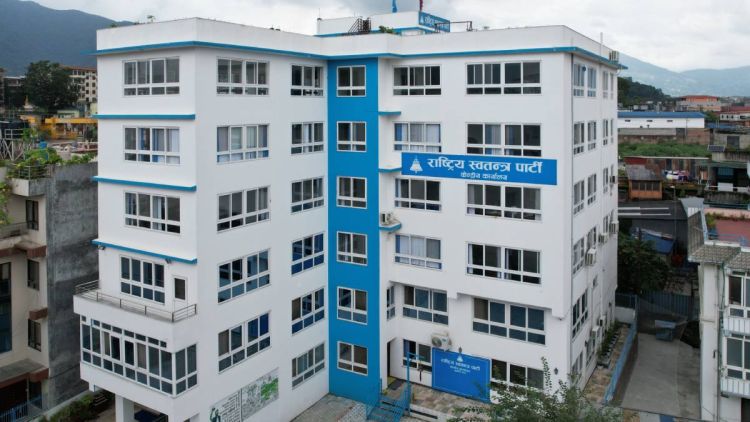 रूपन्देही ३ मा उम्मेदवार हुन आवेदन दिएकाहरूसँग छलफल गर्दै रास्वपा