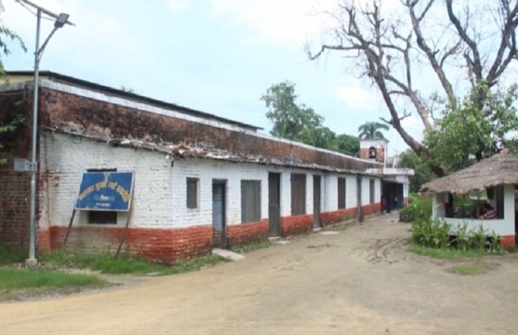 रवि लामिछानेको कोठाको झ्यालमा रहेको प्लाइउड हटाएर जाली राखियो