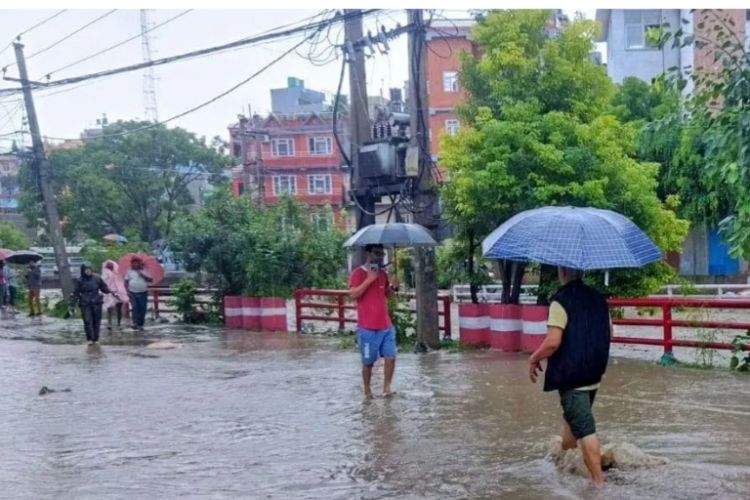 लगातारको वर्षाका कारण अस्तव्यस्त काठमाडौँको जनजीवन 
