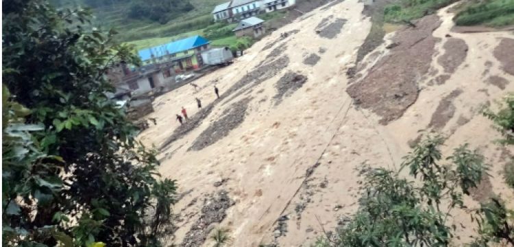 रोशी र बेथानचोक गाउँपालिकाका एक सय जनालाई सुरक्षित स्थानमा सारियो