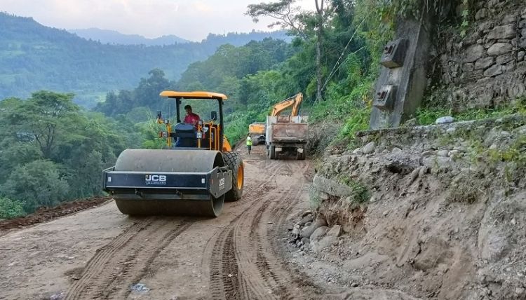 मेची राजमार्ग दुई हप्तापछि सञ्चालनमा आयो
