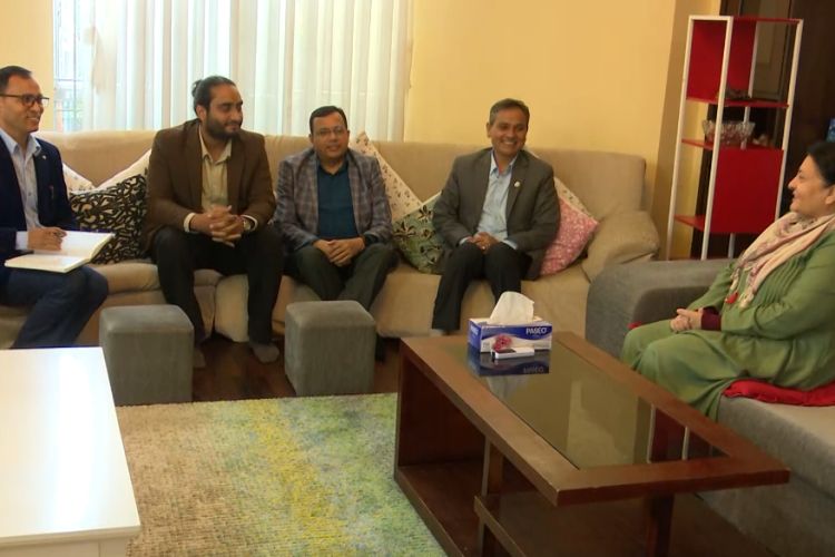 पूर्वराष्ट्रपति भण्डारीसँग गृहमन्त्री अर्यालको छलफल, लिए घरको क्षतिको विवरण