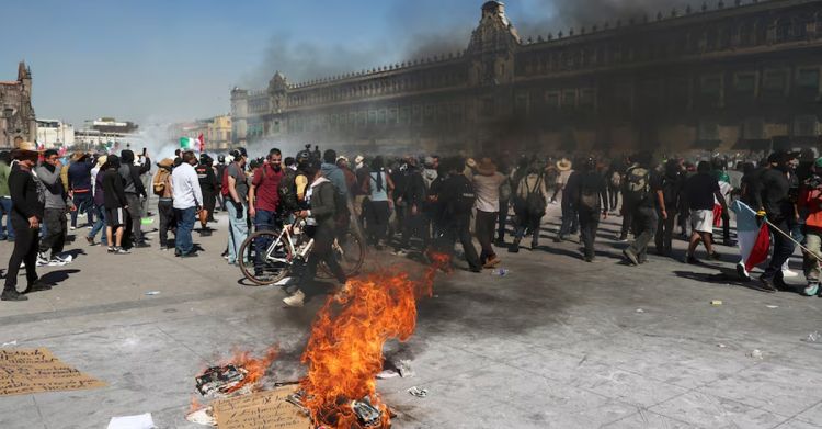 मेक्सिकोमा देशव्यापी बन्यो जेनजीको प्रदर्शन, सडकमा निस्किए हजारौं युवा