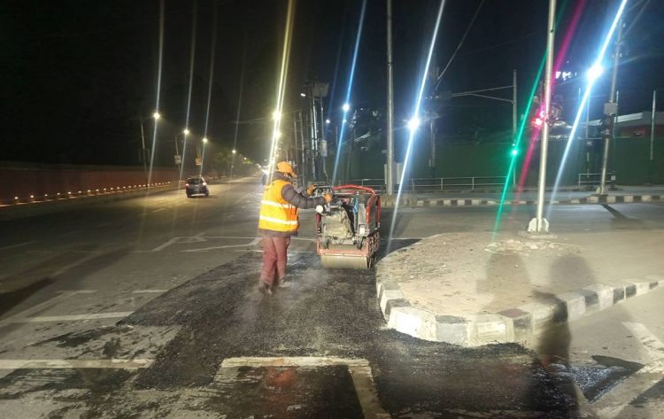 यस पटक हिउँदमै पुर्न थालियो काठमाडौंमा सडकका खाल्डा