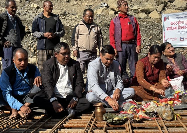 चितवनको कयरखोलामा पक्की पुल निर्माण हुँदै