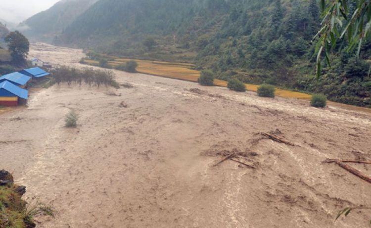 हुम्लाको नेप्कामा बाढीले बगायो घरगोठ र विद्यालय