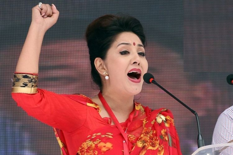 अभिनेत्री करिष्मा मानन्धर आज एमाले प्रवेश गर्दै 