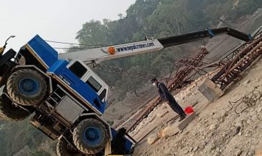 स्याङ्जामा निर्माणाधीन पुल भत्किँदा आठ कामदार घाइते, दुईको अवस्था गम्भीर