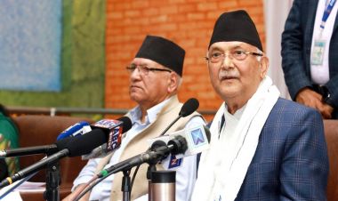 संसद् विघटन गलत थियो भनेर नबोल्न नेता कार्यकर्तालाई ओलीको निर्देशन