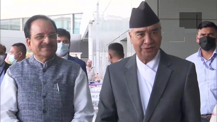 प्रधानमन्त्री देउवालाई नयाँ दिल्लीमा राज्य रक्षामन्त्री भट्टले गरे स्वागत