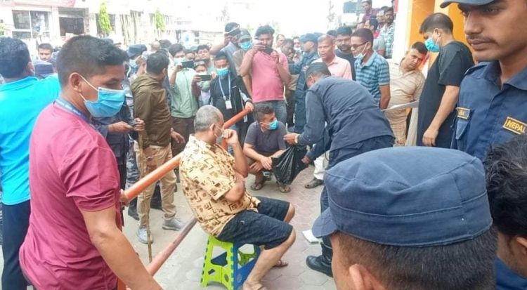 ५ लाख रुपैयाँ घुस लिंदै गर्दा मातपोतका प्रमुख रंगेहात पक्राउ