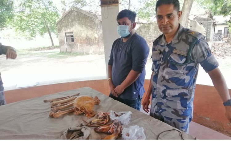 मान्छेका हड्डीसहित भारतीय  नागरिक पक्राउ