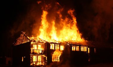 उदयपुरमा आगलागीको प्रकोप बढ्दै, शाहीडाँडामा आगालागी हुँदा दुई घर जलेर नष्ट