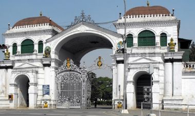 निजामती ऐनको मागः आज सिंहदरबार प्रवेशमा रोक लगाउदै कर्मचारी