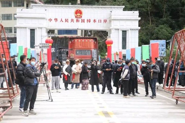 आजदेखि तातोपानी नाका दुईतर्फी रुपमा सञ्चालनः ८ वर्षपछि नेपाली सामान निर्यात