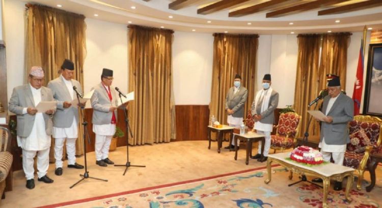 नवनियुक्त तीन मन्त्रीले लिए शपथ