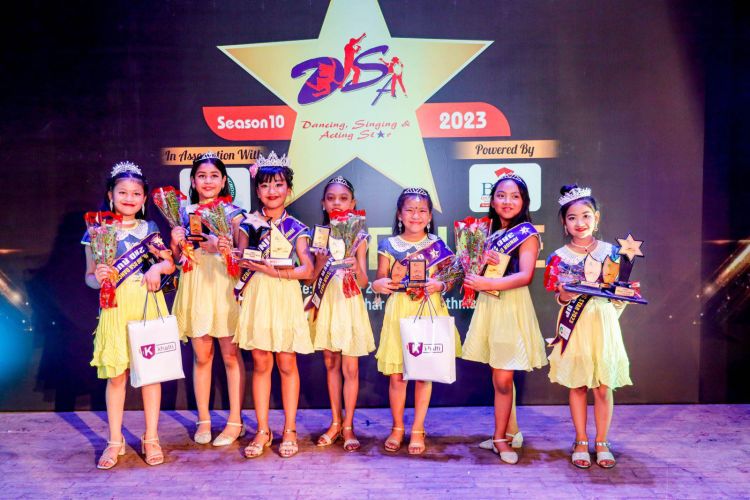 बाटिका, शिखा, दिव्य, लोयाङ र आस्नीलाई उपाधि 