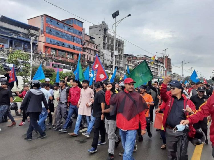 आज राप्रपाले भ्रष्टाचारको विरोधमा प्रर्दशन गर्दै