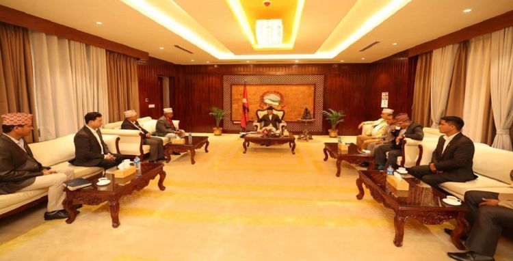 प्रधानमन्त्रीलाई भेट्न सुदूरपश्चिमका मुख्यमन्त्री शाह नेतृत्वको टोली बालुवाटारमा