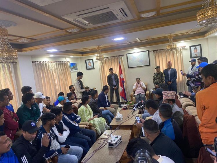 शरणार्थी प्रकरणः युवा संघले गृहमन्त्रीलाई बुझायो ८ बँदे ज्ञापनपत्र (पत्रसहित)