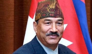 सेनाको संख्या नघटाएर एअर फोर्स बनाउनु पर्छः कमल थापा