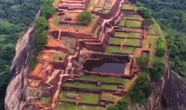 श्रीलंकामा बिशाल ढुंगामा 'रावणको दरबार', ८ सय फिट माथी पाैडी पाेखरी