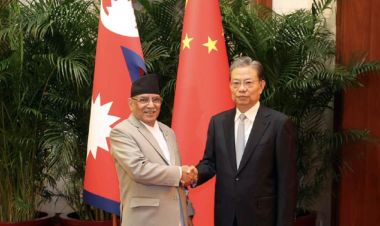 चिनियाँ समकक्षी ली छ्याङ र प्रधानमन्त्री प्रचण्डबीच भेटवार्ता