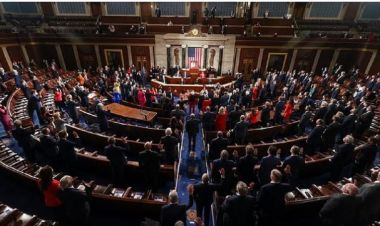  अमेरिकामा लगभग टर्यो अर्थतन्त्र ‘सट डाउन’ को खतरा