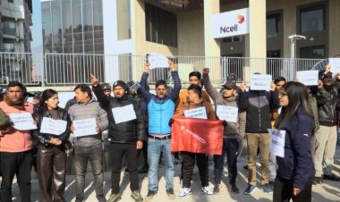 एनसेल शेयर खरिदबिक्री प्रकरणः कार्यालय अगाडि अनेरास्ववियुको प्रर्दशन