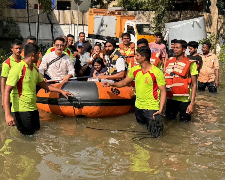 २४ घन्टासम्म चक्राबत मिचुआङमा फसे अमिर खान, रेस्क्यु टोलीले गर्यो उद्दार