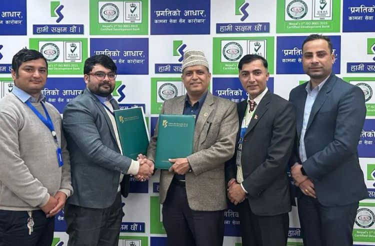 कामना सेवा विकास बैंक र हातेमालो फाईनान्स बीच फाइभ इन वान सेवा सम्झौता