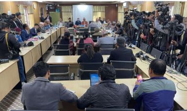 गृहमन्त्री लामिछानेलाई सांसद बडुको प्रश्नः सहकारी ठगीमा तपाईंको नाममात्र मिलेको हो ?