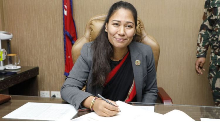 सामुदायिक विद्यालयमा कुनै पनि बाहनामा शुल्न नलिन शिक्षामन्त्रीको निर्देशन