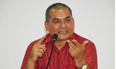 अध्यक्ष ओलीमाथि यसरी खनिए दुर्गा प्रसाईं